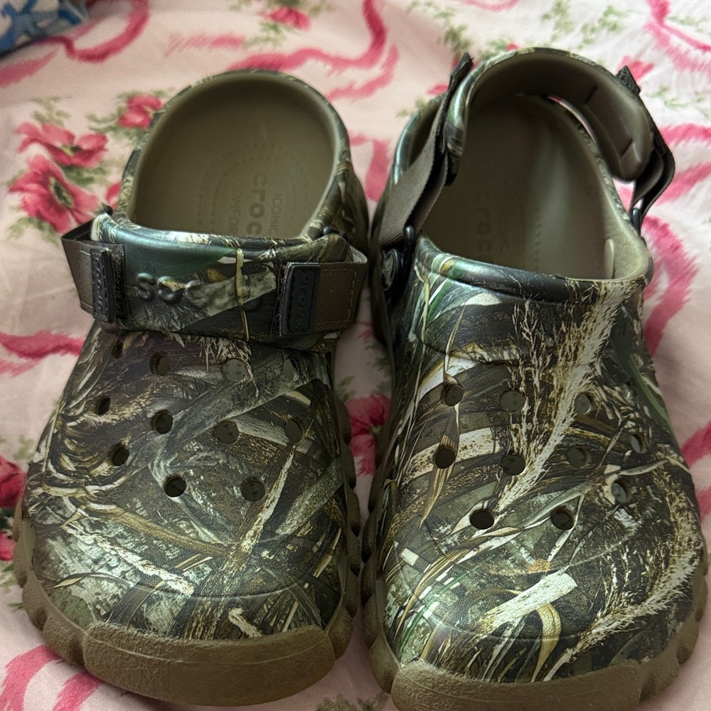 CROCS Kids Green Camo Water Shoes